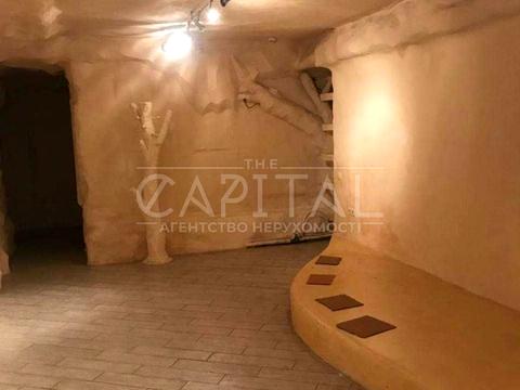 комерційна за адресою Інститутська вул., 22/7