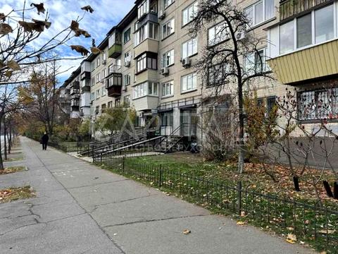 комерційна за адресою Вінстона Черчилля вул. (Червоноткацька), 25