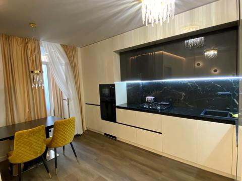 квартира за адресою В'ячеслава Чорновола вул. (), 5