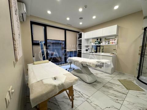 комерційна за адресою Андрія Верхогляда вул. (Михайла Драгомирова), 14-А