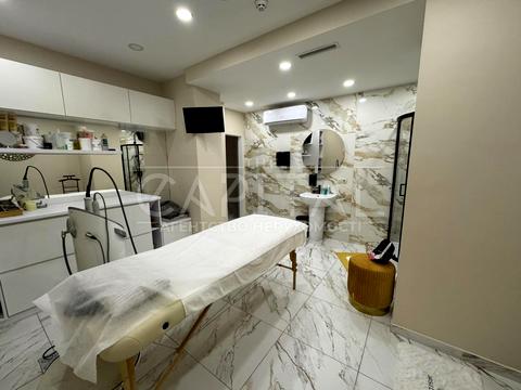 комерційна за адресою Андрія Верхогляда вул. (Михайла Драгомирова), 14-А