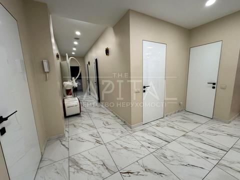 комерційна за адресою Андрія Верхогляда вул. (Михайла Драгомирова), 14-А