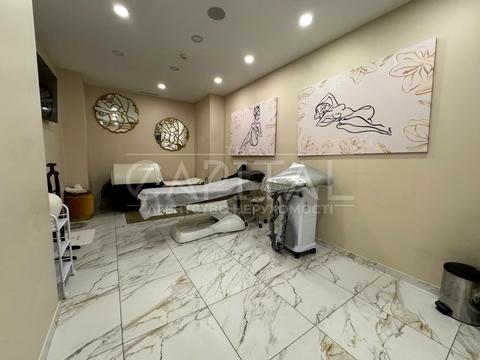 комерційна за адресою Андрія Верхогляда вул. (Михайла Драгомирова), 14-А