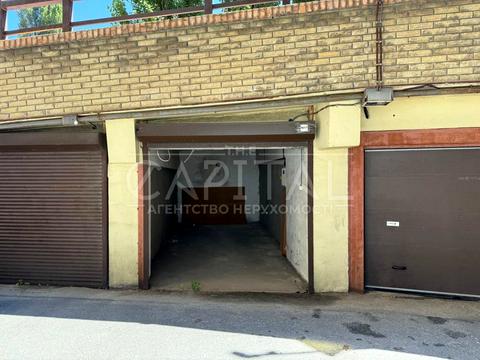 паркоместо по адресу Евгения Коновальца ул. (Щорса), 32-Б