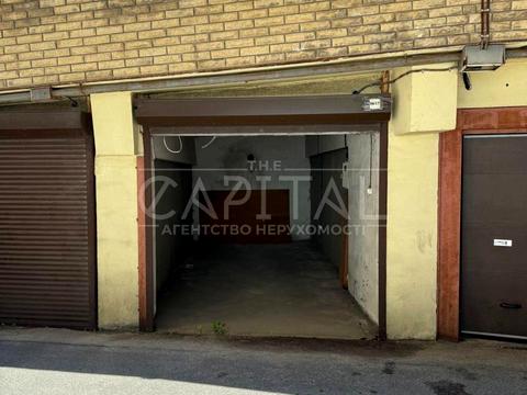 паркоместо по адресу Евгения Коновальца ул. (Щорса), 32-Б