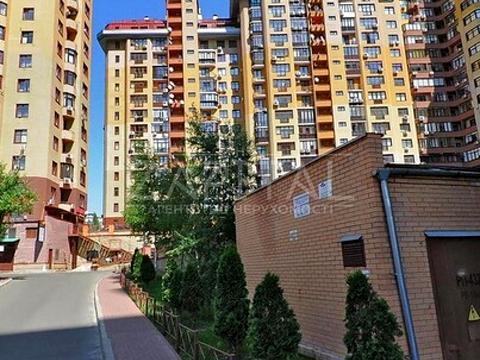 паркоместо по адресу Евгения Коновальца ул. (Щорса), 32-Б