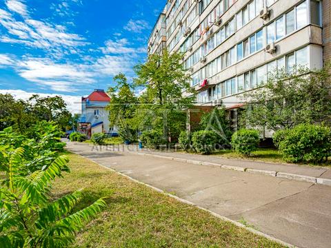 комерційна за адресою Героїв полку "Азов" вул. (Маршала Малиновського), 4