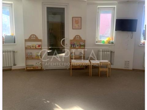 комерційна за адресою Анни Ахматової вул., 13