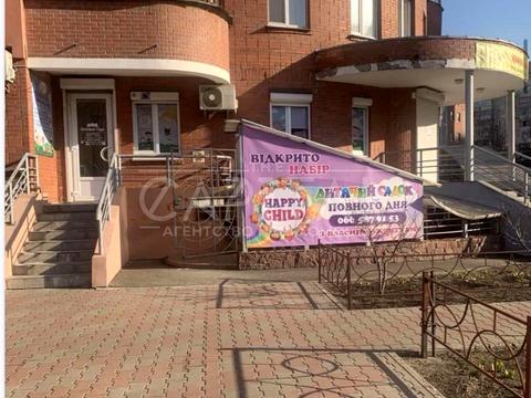 комерційна за адресою Анни Ахматової вул., 13