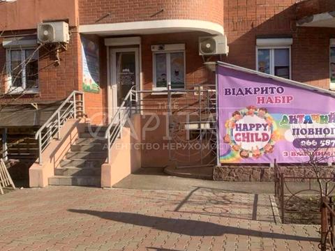 комерційна за адресою Анни Ахматової вул., 13