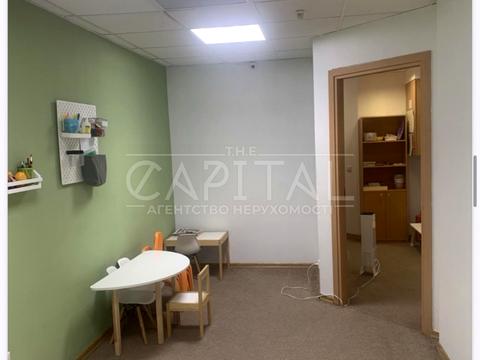 комерційна за адресою Анни Ахматової вул., 13