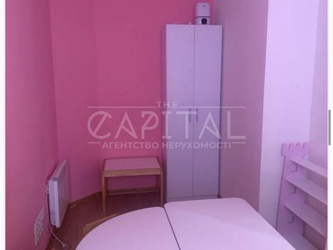 комерційна за адресою Анни Ахматової вул., 13