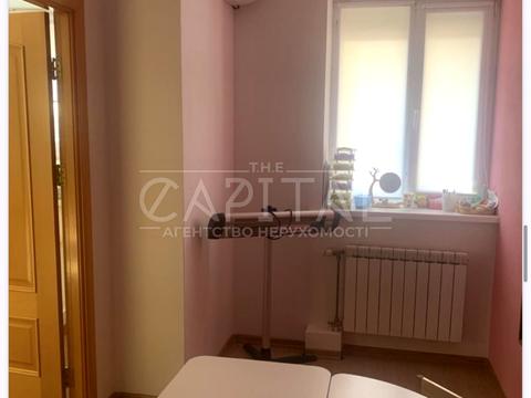 комерційна за адресою Анни Ахматової вул., 13