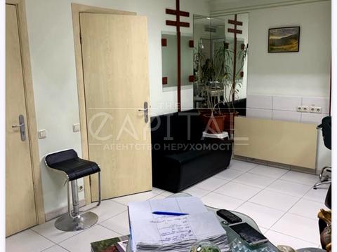 комерційна за адресою Анни Ахматової вул., 13