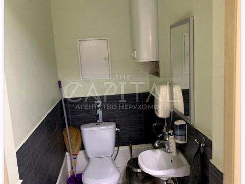 комерційна за адресою Анни Ахматової вул., 13