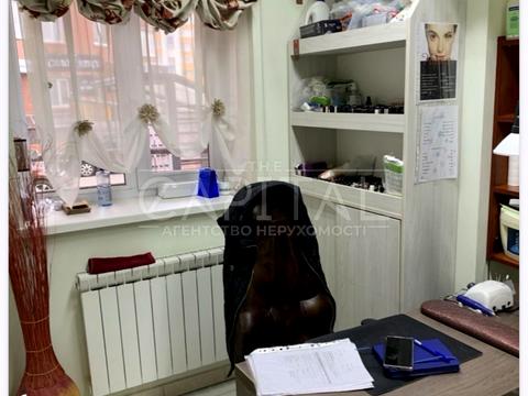 комерційна за адресою Анни Ахматової вул., 13