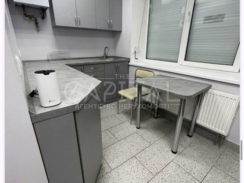 комерційна за адресою Володимира Івасюка просп. (Героїв Сталінграду), 8