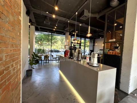 комерційна за адресою Салютна вул., 2к1