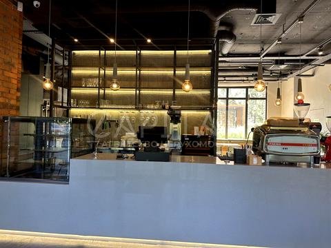 комерційна за адресою Салютна вул., 2к1