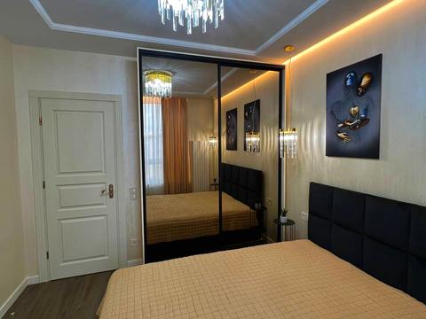 квартира за адресою В'ячеслава Чорновола вул. (), 5