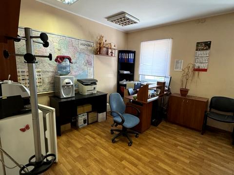 коммерческая по адресу Зимових Походів ул. (Молодогвардейская), 2