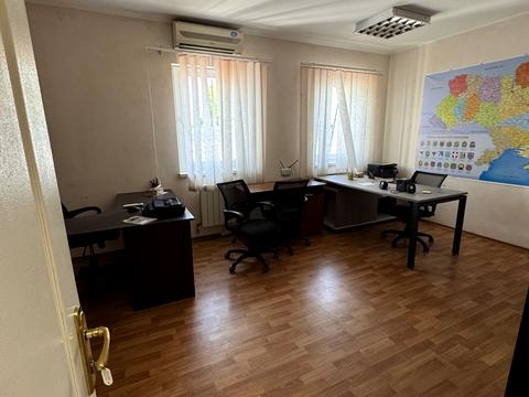 коммерческая по адресу Зимових Походів ул. (Молодогвардейская), 2