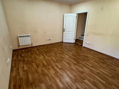 коммерческая по адресу Зимових Походів ул. (Молодогвардейская), 2