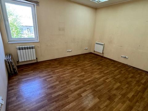 коммерческая по адресу Зимових Походів ул. (Молодогвардейская), 2