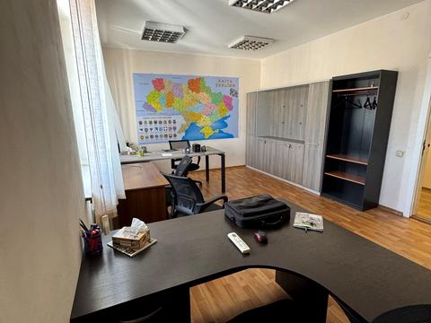 коммерческая по адресу Зимових Походів ул. (Молодогвардейская), 2