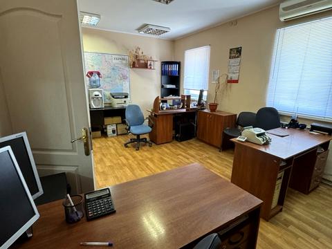 коммерческая по адресу Зимових Походів ул. (Молодогвардейская), 2