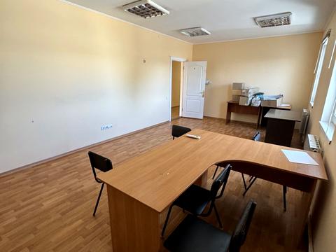 коммерческая по адресу Зимових Походів ул. (Молодогвардейская), 2