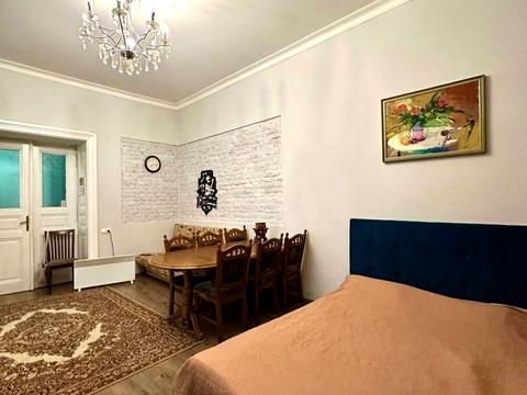 квартира за адресою Євгена Коновальця вул. (), 36