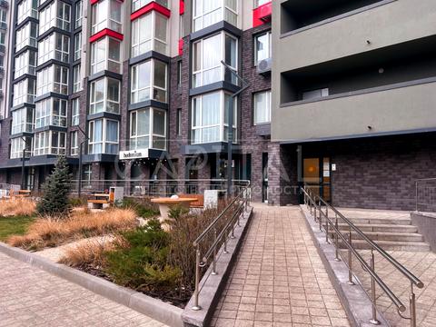 комерційна за адресою Академіка Булаховського вул., 2