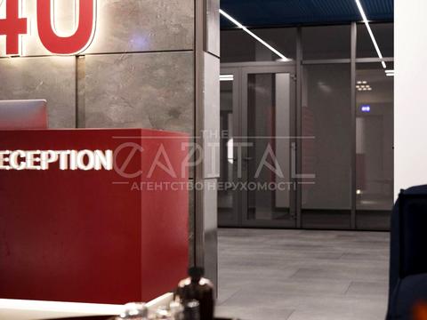 комерційна за адресою Академіка Булаховського вул., 2