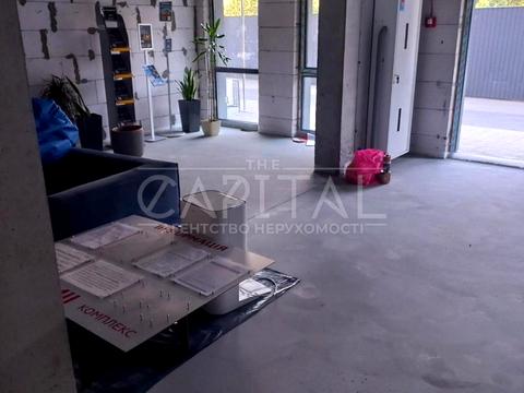 комерційна за адресою Академіка Булаховського вул., 2