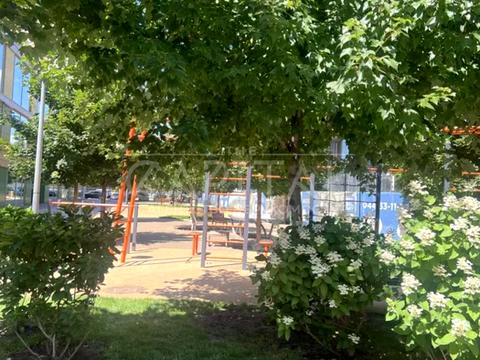 комерційна за адресою Київ, Набережно-Рибальська дорога вул., 3