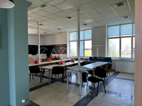 комерційна за адресою Василя Макуха вул. (Івана Шевцова), 1