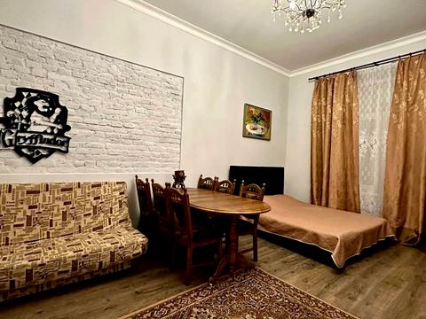 квартира за адресою Євгена Коновальця вул. (), 36