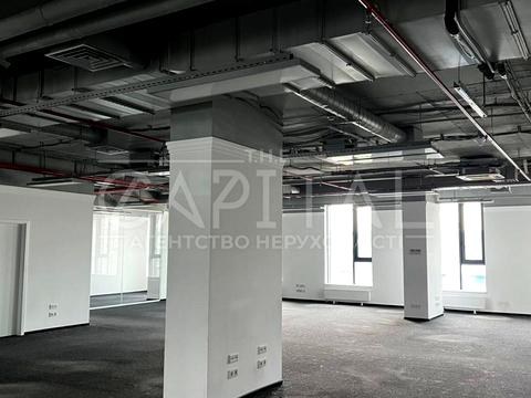 коммерческая по адресу Степана Бандеры просп. (Московський), 1