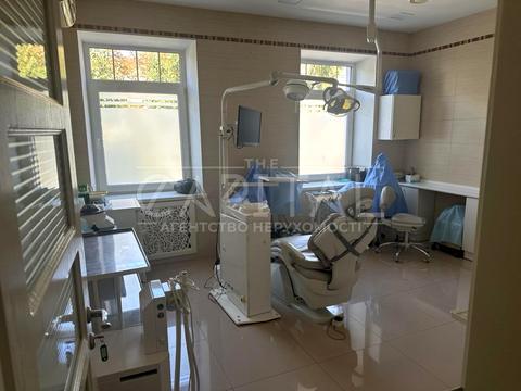 комерційна за адресою Бульварно-Кудрявська вул. (Воровського), 9б