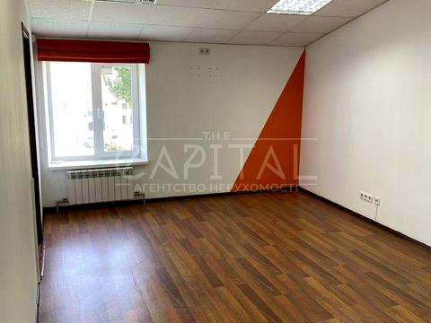 комерційна за адресою Межигірська вул., 87а