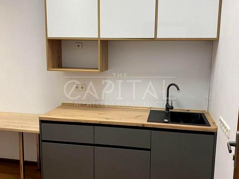 комерційна за адресою Межигірська вул., 87а