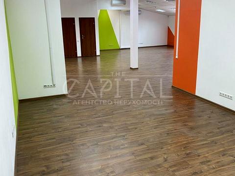 комерційна за адресою Межигірська вул., 87а