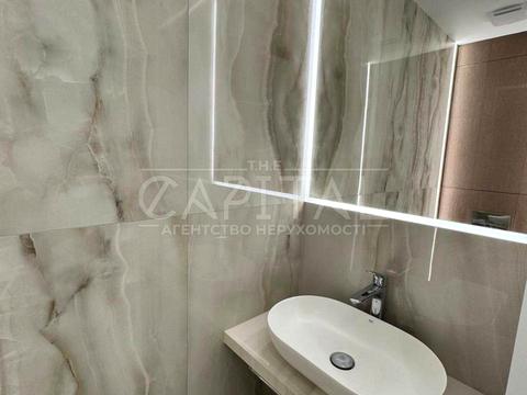 комерційна за адресою Володимирська вул., 48