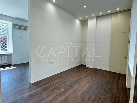 комерційна за адресою Володимирська вул., 48