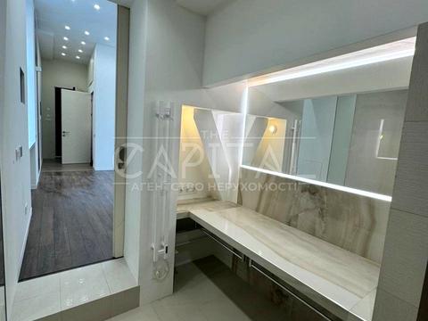 комерційна за адресою Володимирська вул., 48