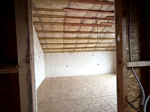 будинок за адресою Героїв України