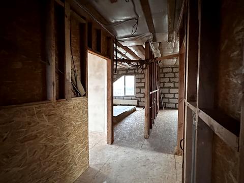 будинок за адресою Героїв України