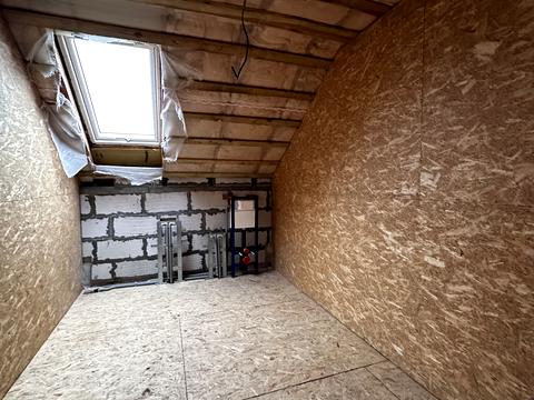 будинок за адресою Героїв України