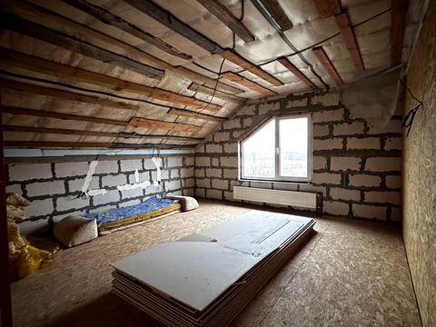 будинок за адресою Героїв України